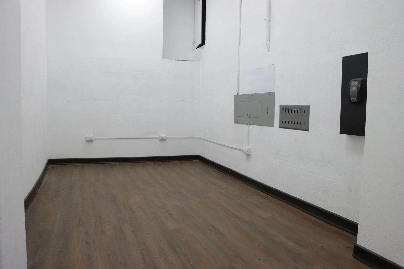 Kickboxing · piso UPVC, zócalo PVC y pintura blanca · Vas con Maz