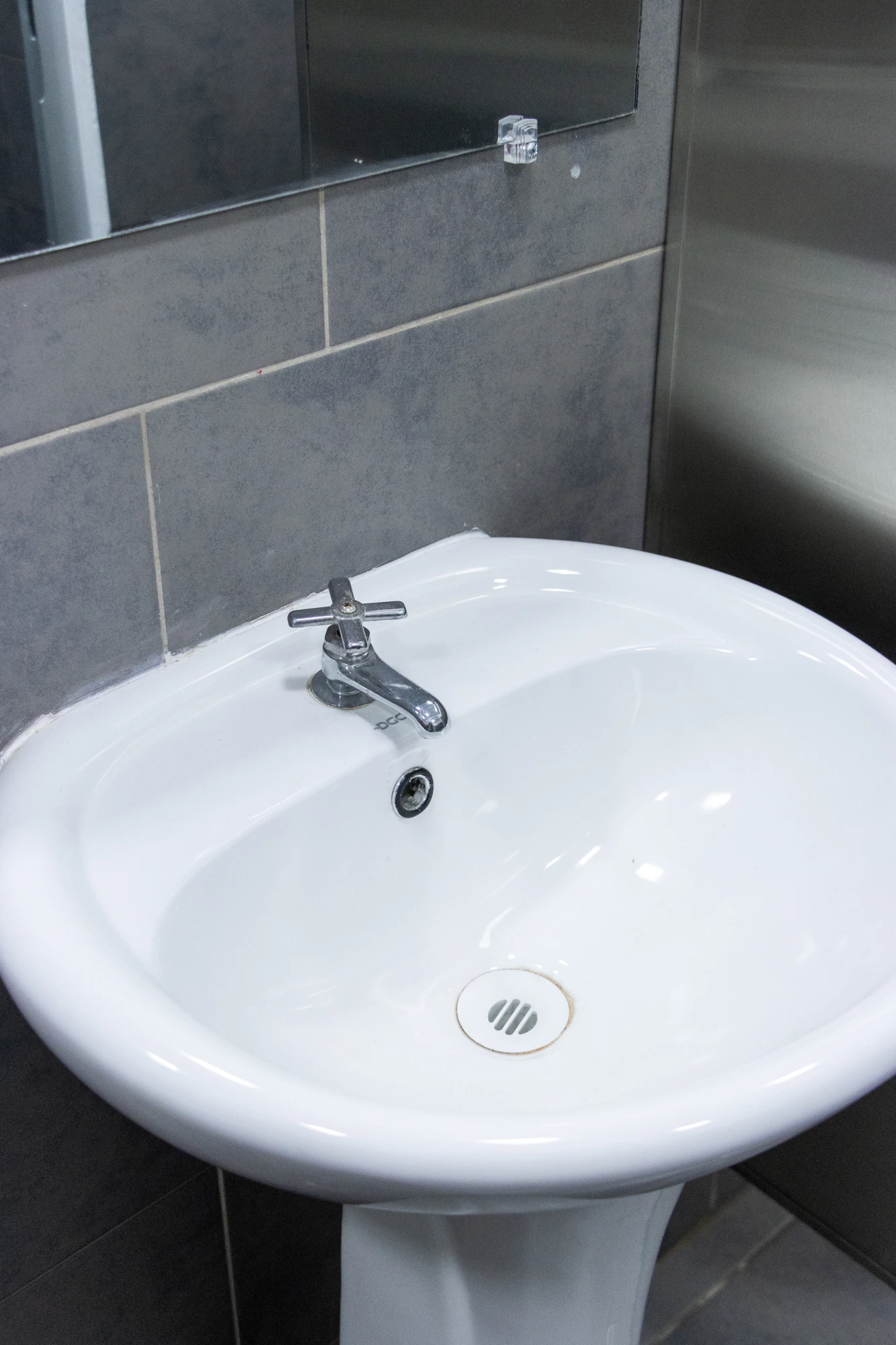 Sanitarios · detalle de lavamanos